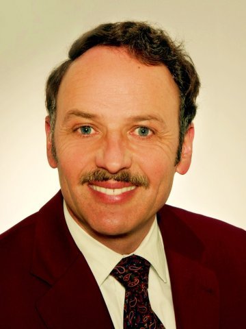 Dr. Bernhard Fischer